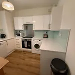 Unbeatable Location, Peaceful Cozy Flat